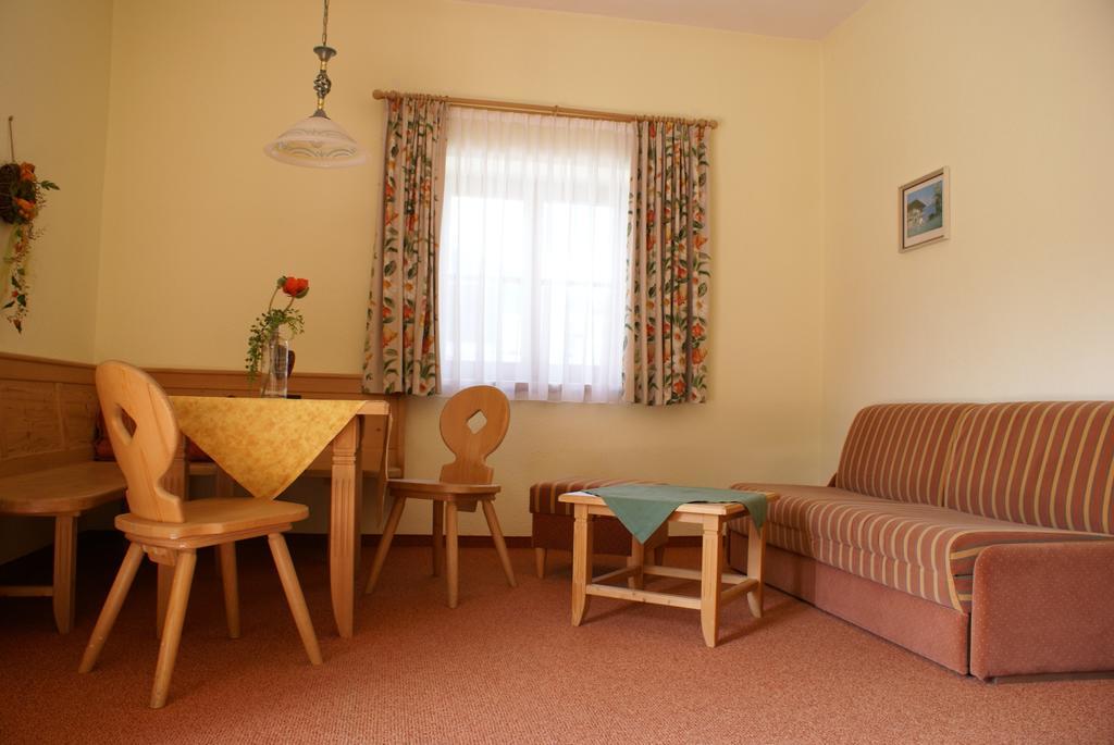 Hotel Zum Goldenen Loewen Biberwier Room photo